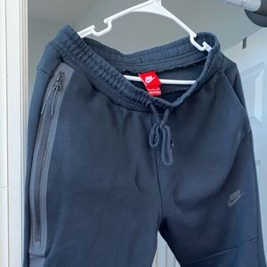 Nike tech fleece black size M